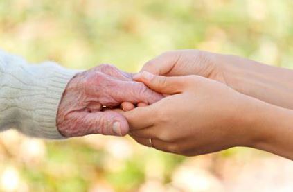 Pourquoi les services linguistiques pour les soins aux personnes âgées sont-ils importants ?