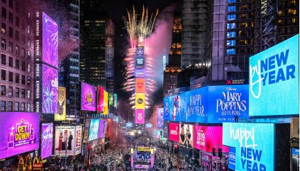 Des éléments culturels chinois brillent au compte à rebours du Nouvel An de Times Square à New York (NYC)